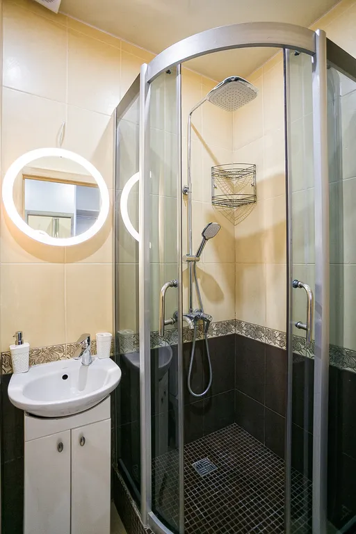 Светлая видовая квартира-студия под горой Кошка