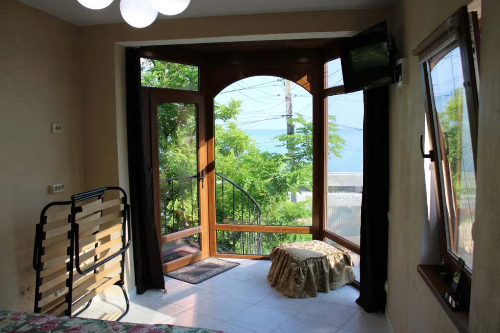 Коттедж Апартаменты на набережной с видом на море — Евпатория