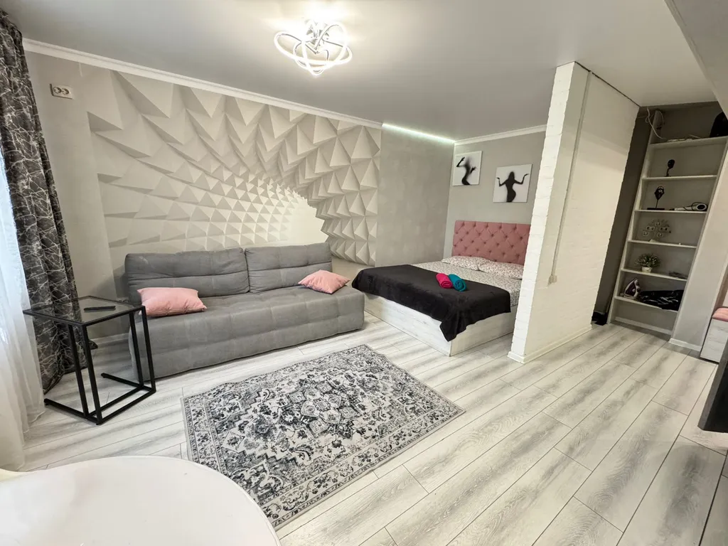 Комфортная квартира-студия — аренда посуточно в Ачинск