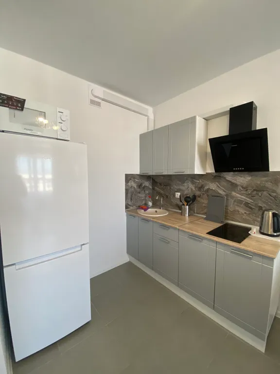 С видом на море, Григорьева