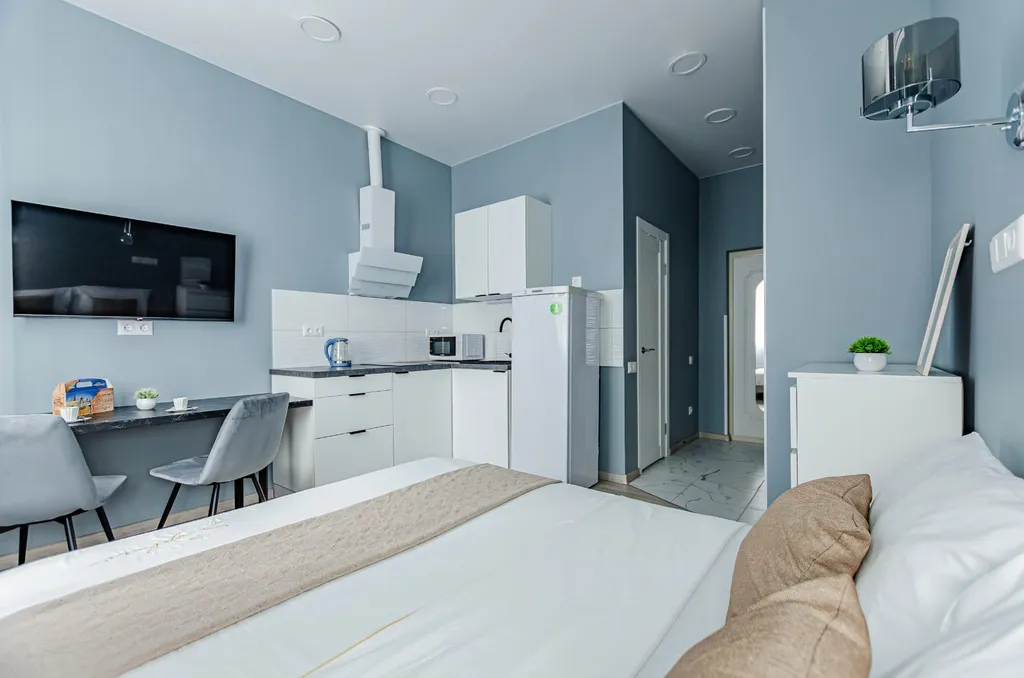 Красивая и уютная студия вблизи метро рядом с центром города