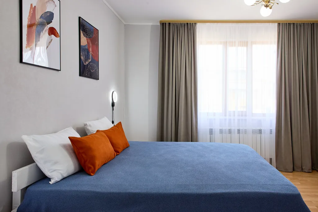 Дом с видом на монастырь