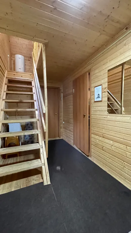 Уютный Дом в лесу с камином.