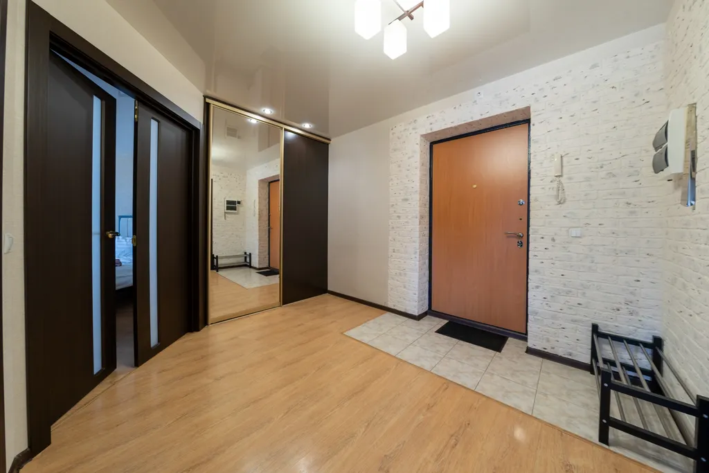 Двушка с подсветкой в спальне и панорамным балконом