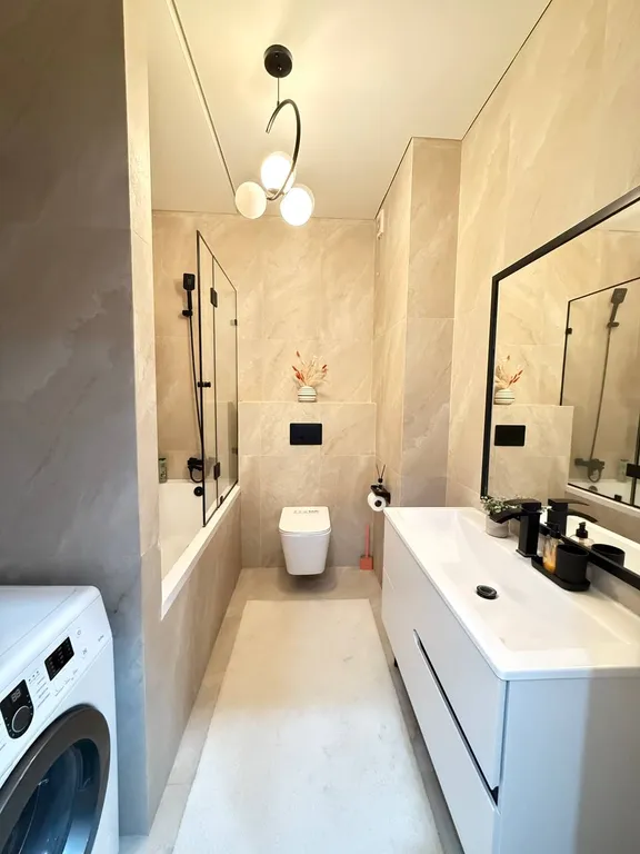 Стильная двухкомнатная в районе ТРЦ Мега на Розыбакиева