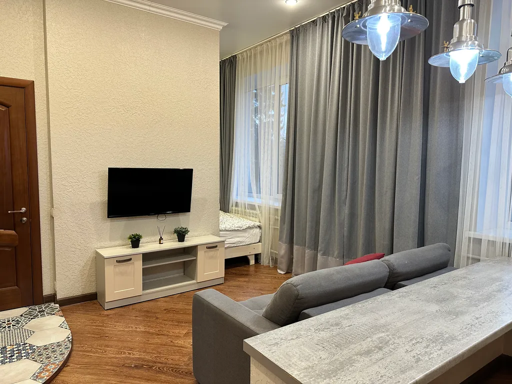 Студия Бизнес класса в Сталинском доме в центре