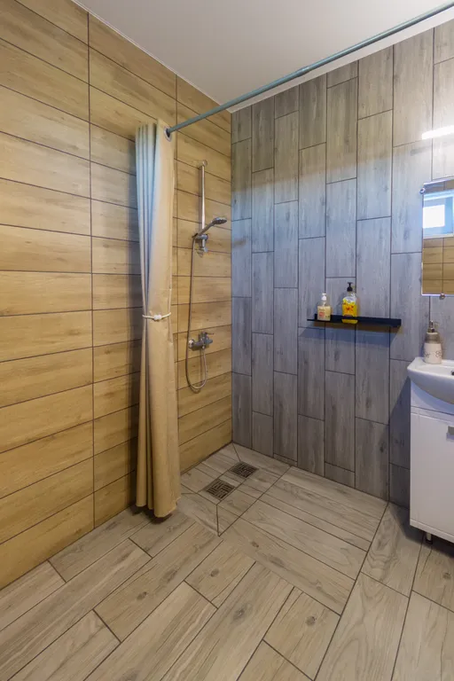 Уютный новый дом в тихом местечке