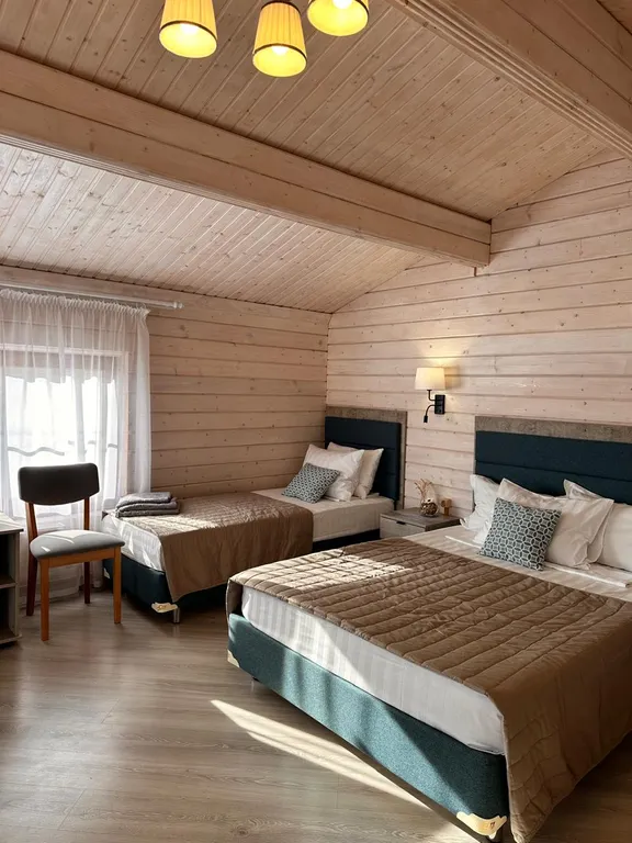 Коттедж Апартаменты с видом на море Комната 35 кв.м, кухня-веранда 18 кв.м. — Кучугуры