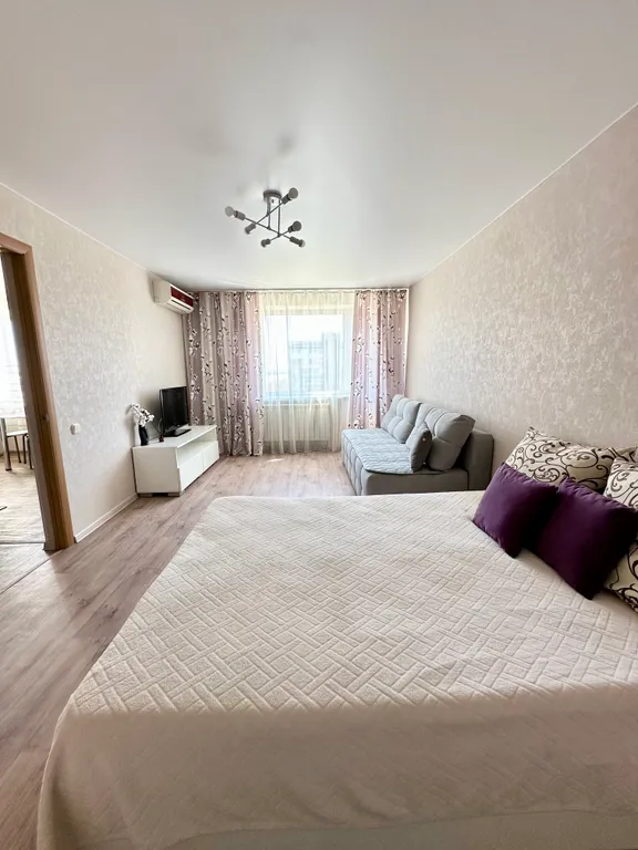 Однокомнатная квартира в центре с видом на Волгу