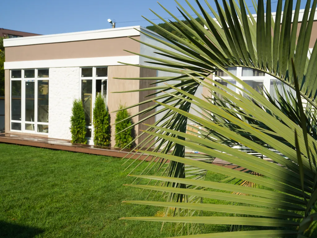 Шикарный дом с теплым бассейном и сауной