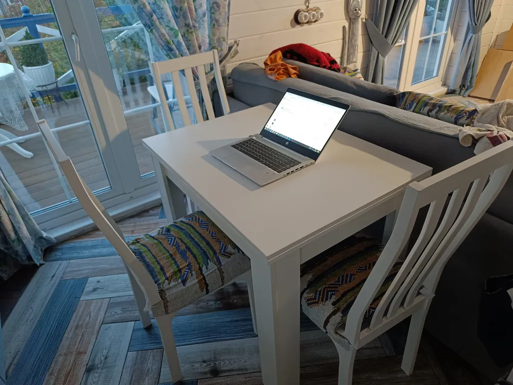 Уютный домик с видом на озеро