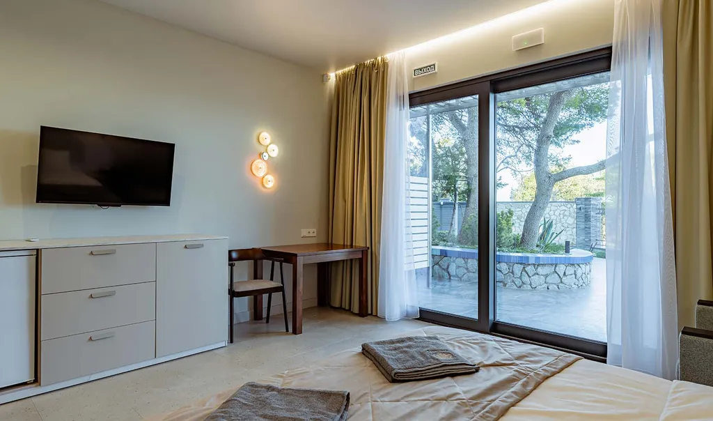 Комфорт панорама сад с террасой