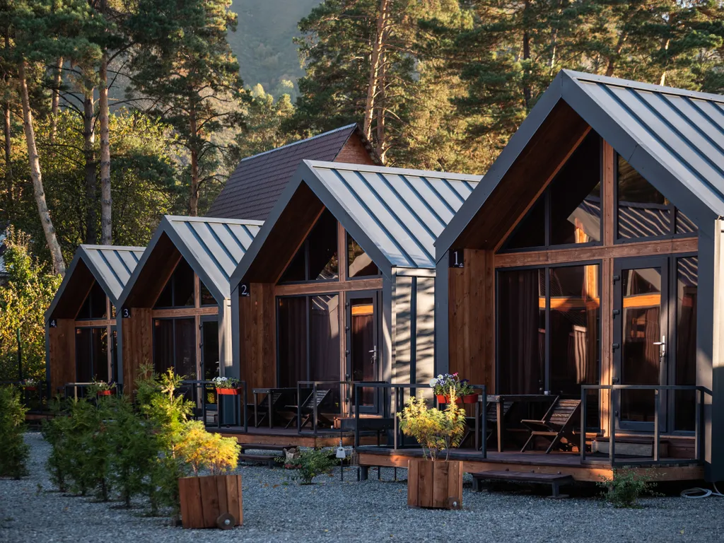 Современные барнхаусы на берегу Манжерокских порогов