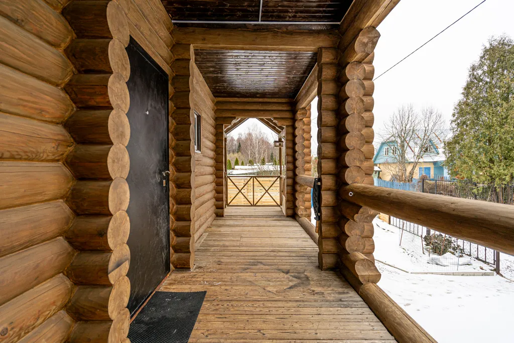 Уютный бревенчатый дом