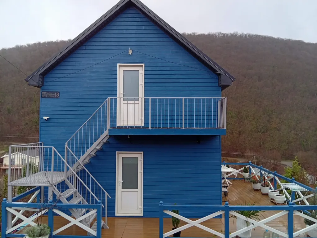 Уютный домик с видом на озеро