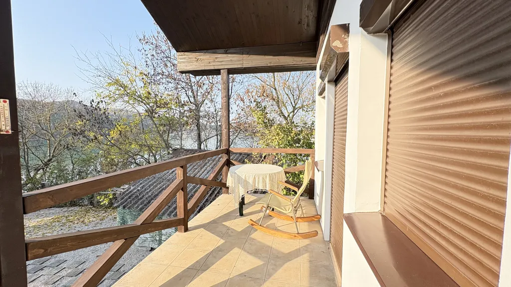 Забудьте о городской суете! Уютный домик на берегу озера!