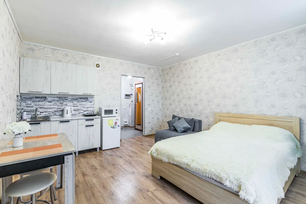 Квартира-студия с балконом для командированных и отдыха