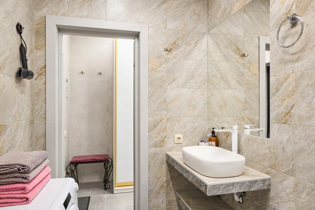 Студия с новым ремонтом (метро 5 минут пешком)