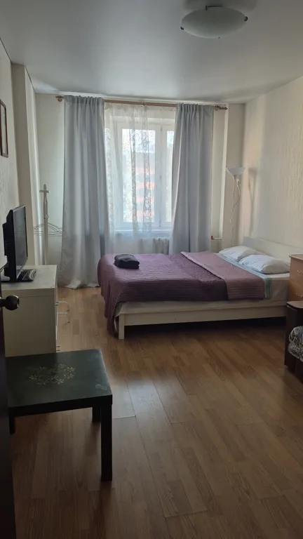 Двухкомнатная  квартира рядом  с тц Ультра