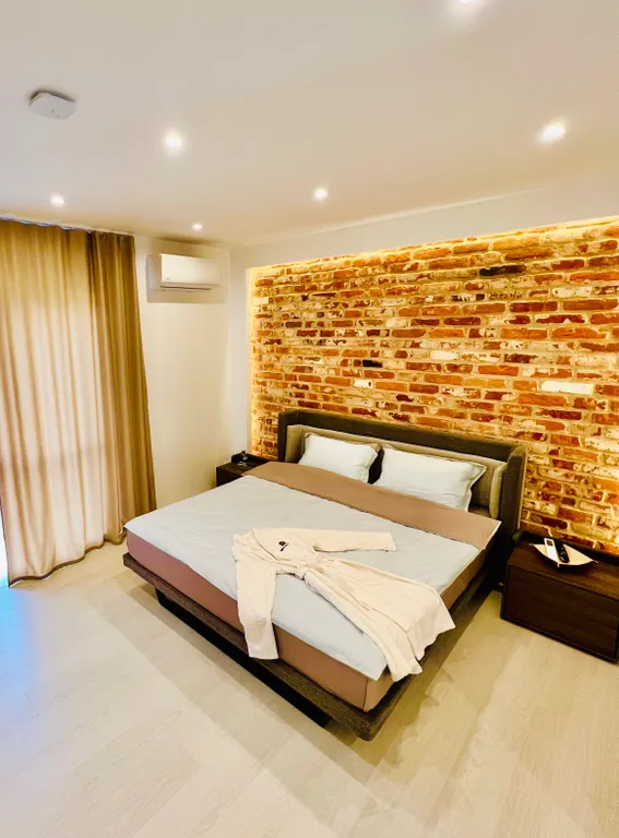 Wanderlust: загородный дом у реки с баней и джакузи