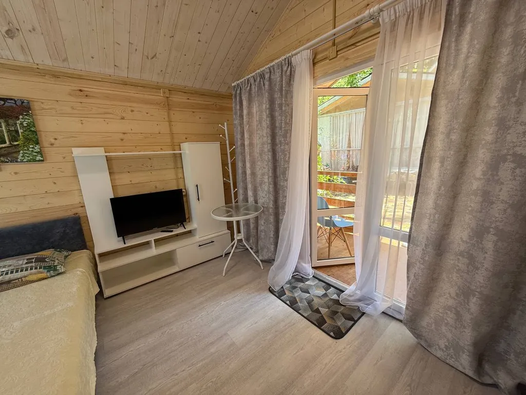 Уютный домик в горах недалеко от моря