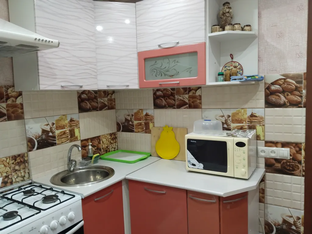 двухкомнатная квартира в микрорайоне рядом с остановкой