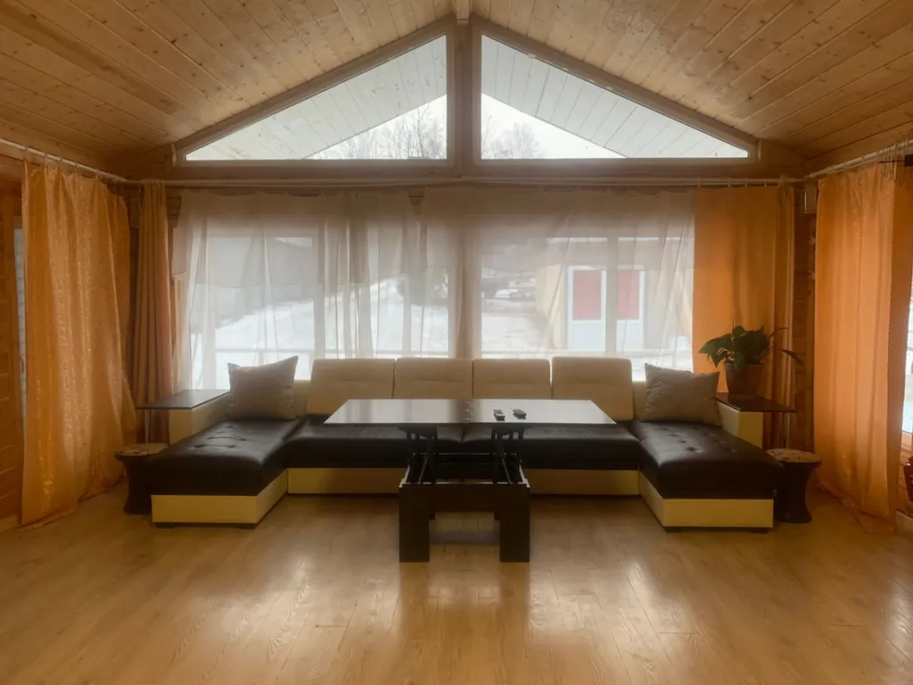 Дом на перевалке.