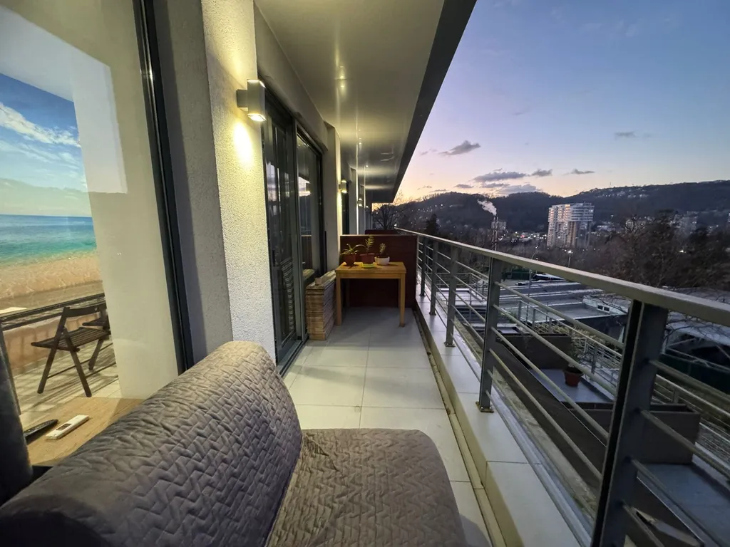 Апартаменты первая линия, у моря, с балконом и видом на горы