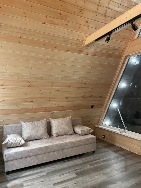 Глэмпинг в сосновом лесу