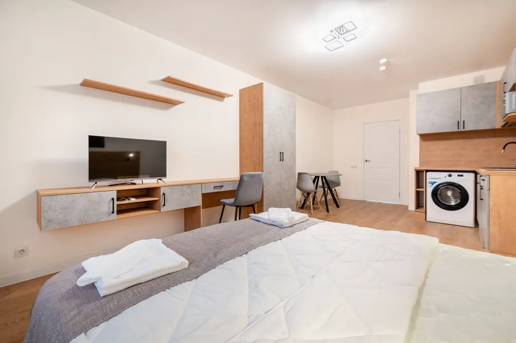 Студия у аллеи фонтанов и парка