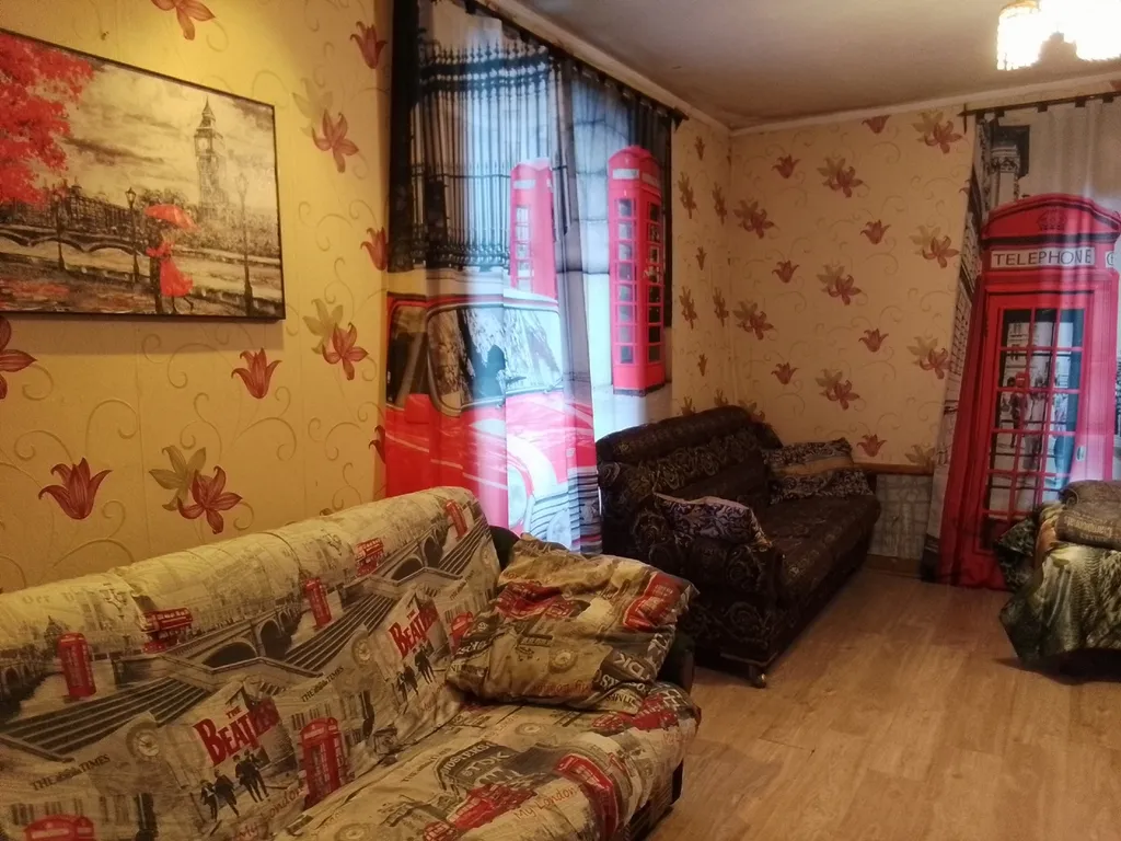 Коттедж на берегу пруда с бассейном