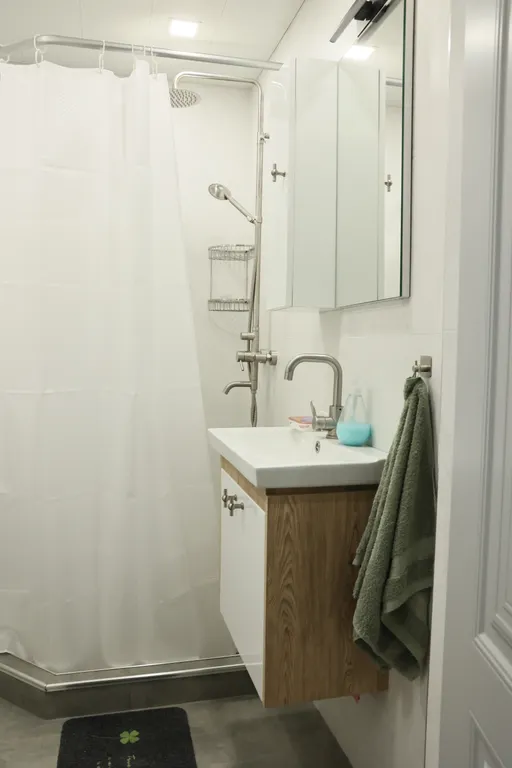 Солнечный 2-комнатный лофт с балконом у Французского университета