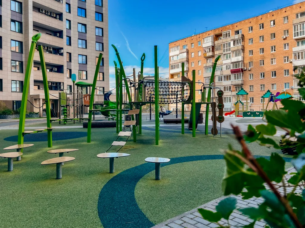 4 Угла: Тот самый ЖК колизей на набережной, М.Горького, 150