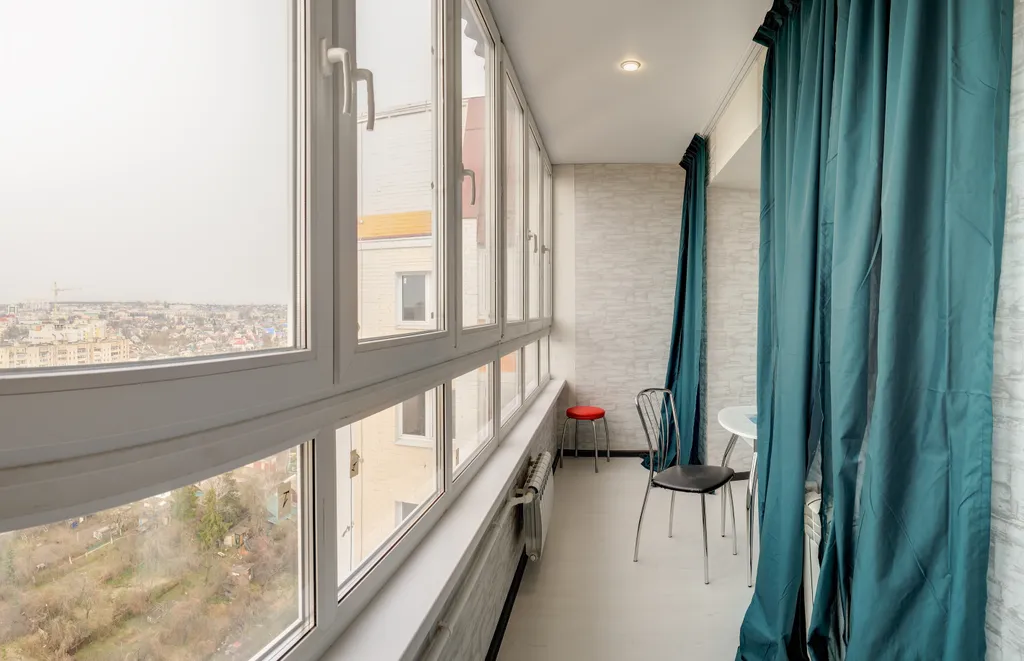 Студия с панорамным видом на город