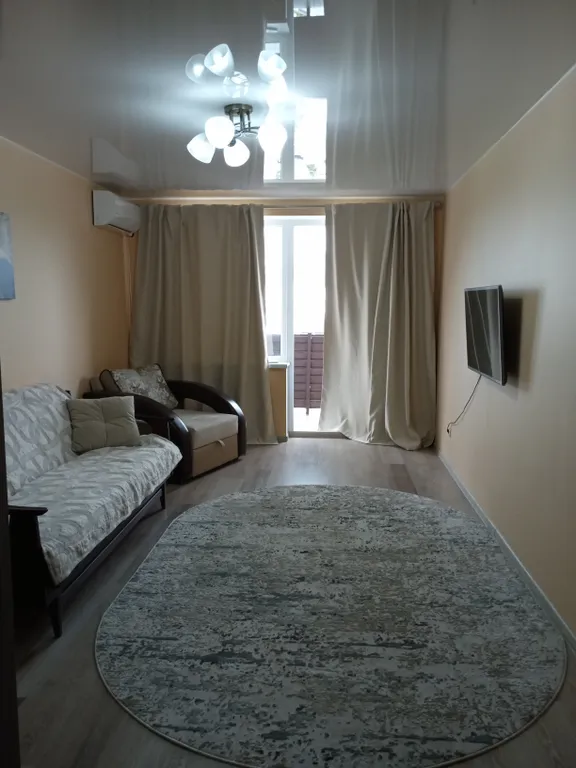 Квартира с видом на набережную и горы