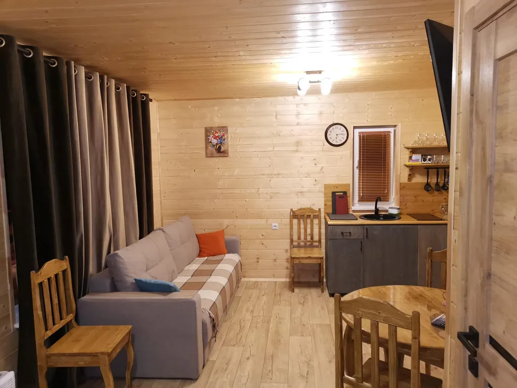 База отдыха «ЛейМар Архыз» предлагает проживание в уютных домиках