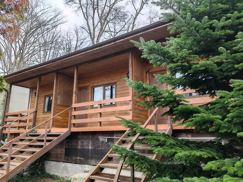 Коттедж Уютный дом в 300 метрах от моря для большой семьи или компании друзей — Нижняя Хобза