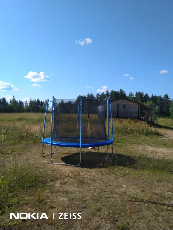 Страна Див на 2 гектарах земли, в изоляции и с озером