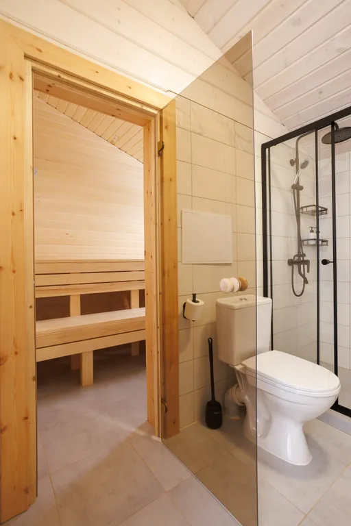 Уютный дом для отдыха на природе с просторной сауной