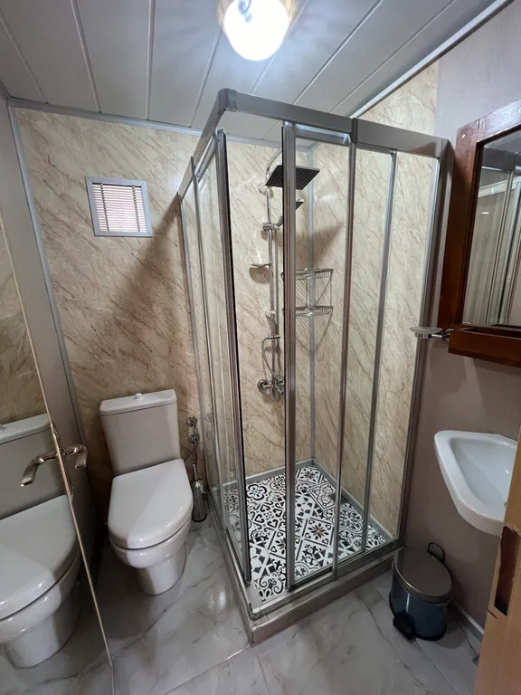 Бунгало в сосновом лесу на берегу Средиземного моря, Турция