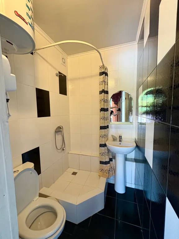 Уютный отдельный двухкомнатныйномер в центре с.Архипо-Осиповка