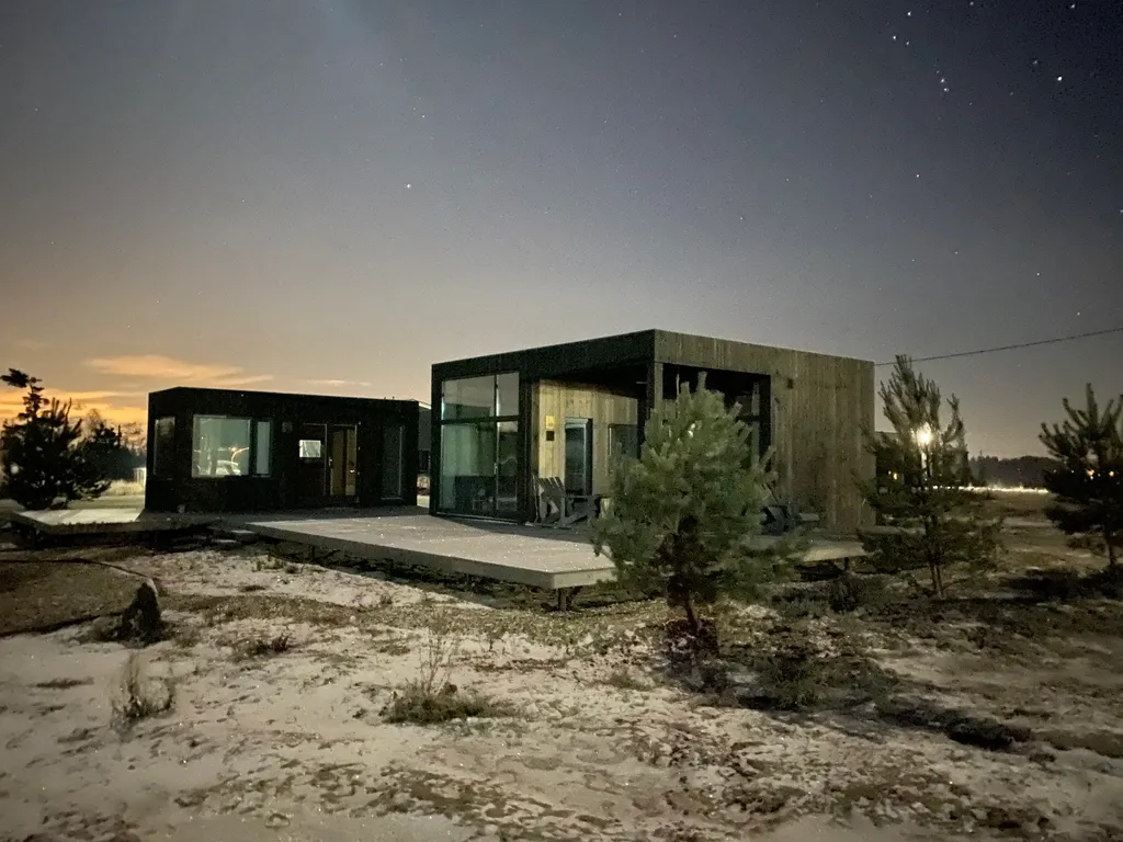 Уютный дом с панорамными окнами