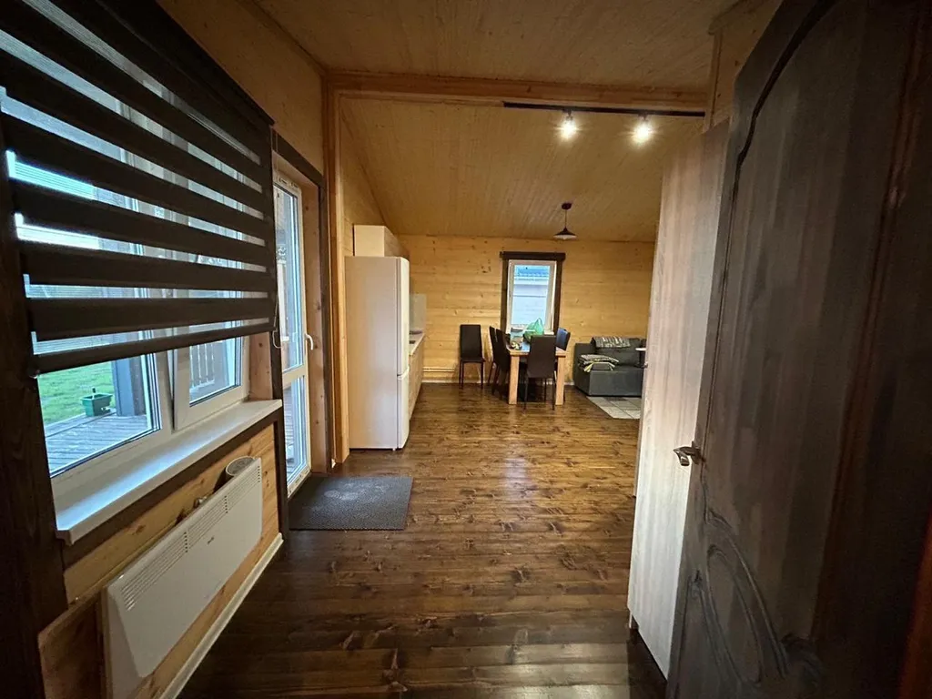 Домик около озера