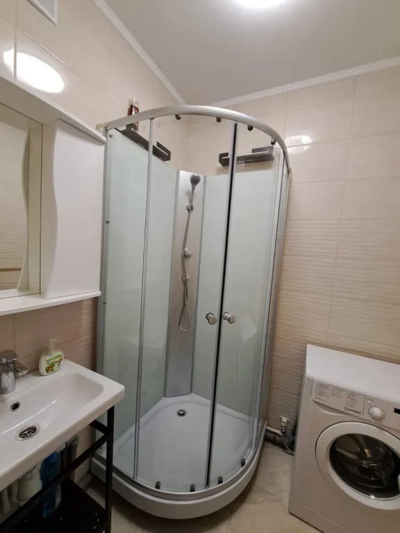 Современная студия в тихом районе, рядом с бассейном и  парковкой