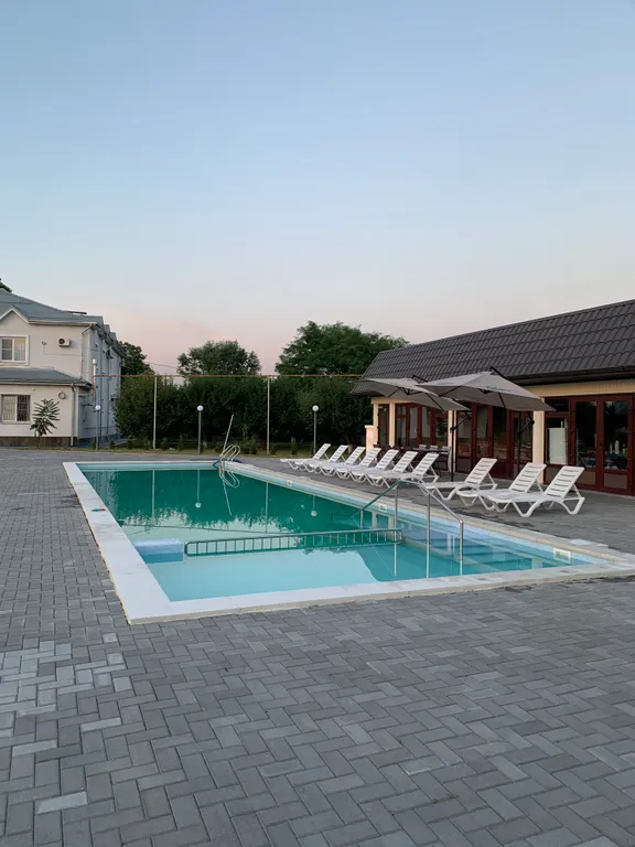 Загородный дом с бассейном