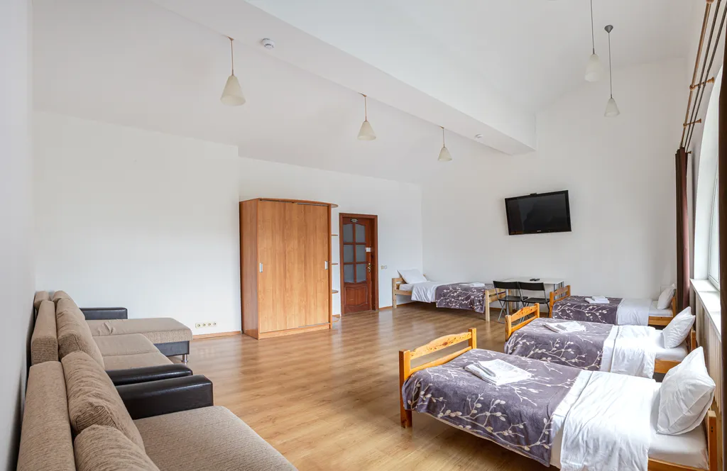 Семейный номер с общей ванной комнатой