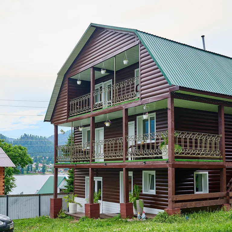 Номер с видом на телецкое озеро и р. Бия