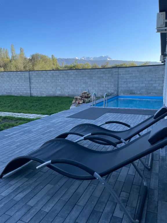 Загородный дом с бассейном