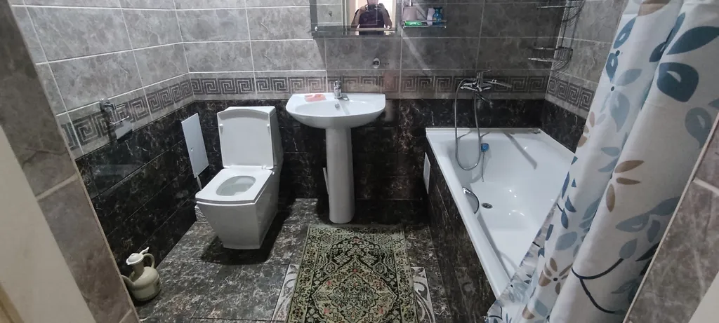 Квартира Трехкомнатная квартира в центре города, в 700 метрах от пляжа — Каспийск