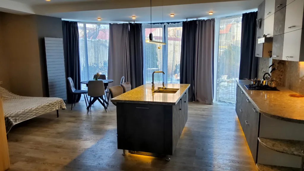 Уютная квартира студия в центре города — аренда посуточно в Феодосия